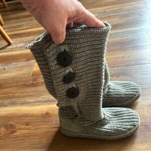 Grey knit UGGS. Like new condition!
